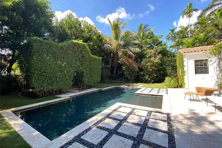 Conheça a mansão de Anitta em Miami avaliada em R$ 7,9 milhões