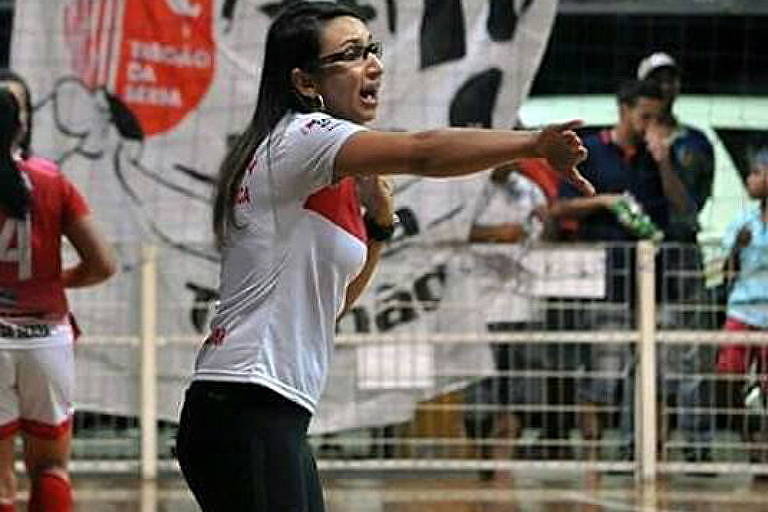 Cris Souza, técnica de futsal do Taboão da Serra