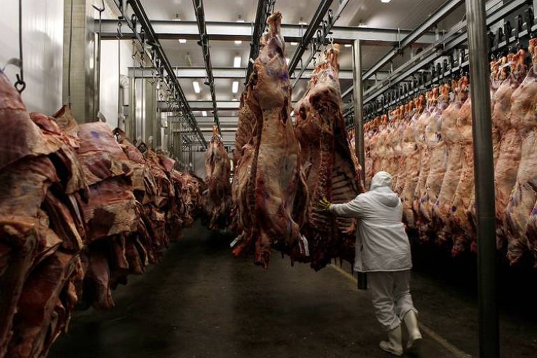 Post engana ao sugerir que carne processada está sendo vendida como se fosse in natura