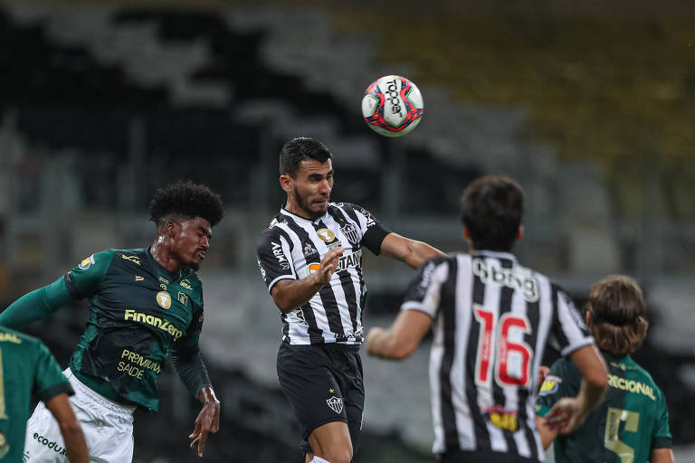 Atlético tentou chegar ao gol em jogadas aéreas contra o América na decisão do Campeonato Mineiro de 2021