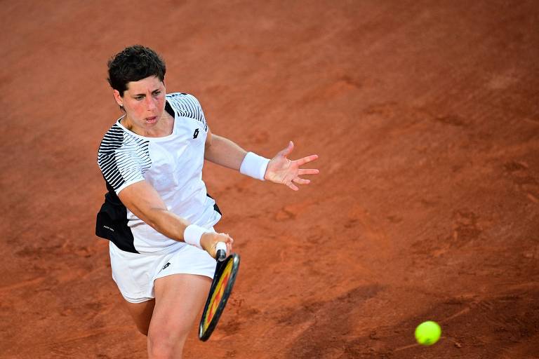 Recuperada de câncer, Carla Suárez volta a jogar e se despede de Roland Garros