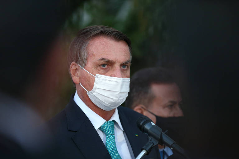 Após denúncia de propina de US$ 1 por vacina, Bolsonaro se vê atacado por todos os lados e com dificuldade de discurso