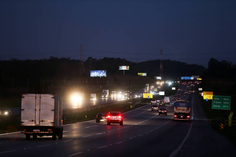 Movimento da Rodovia dos Imigrantes sentido litoral devido ao feriado de Corpus Christi