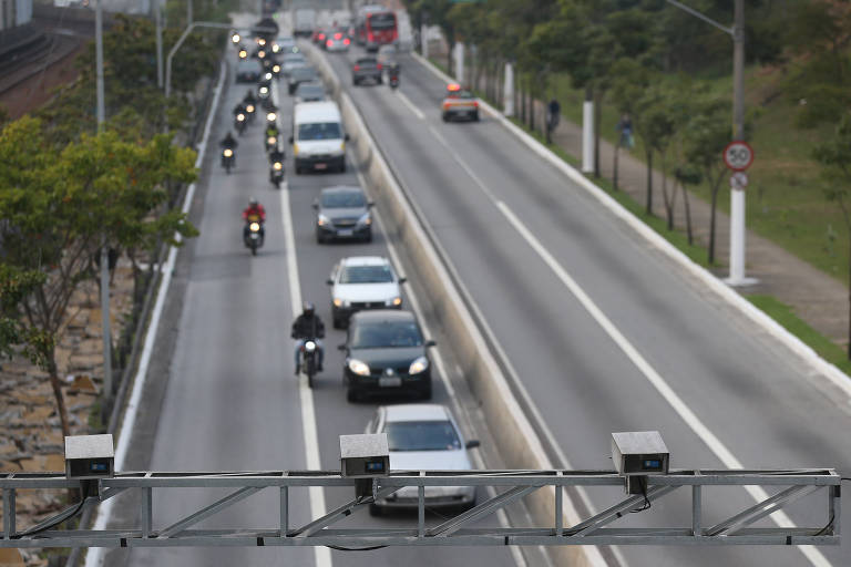 Multas por excesso de velocidade disparam no primeiro mês da quarentena