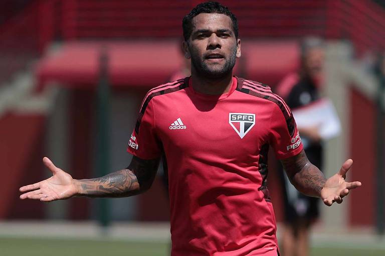 Daniel Alves está fora do São Paulo por estar se recuperando de lesão, mas vai desfalcar ainda mais durante a Olimpíada de Tóquio