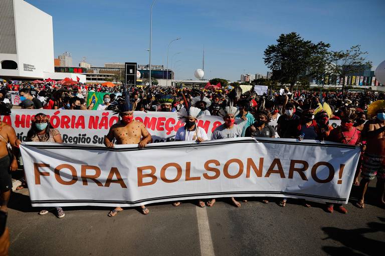 Manifestantes vão às ruas pelo país em protestos contra Bolsonaro