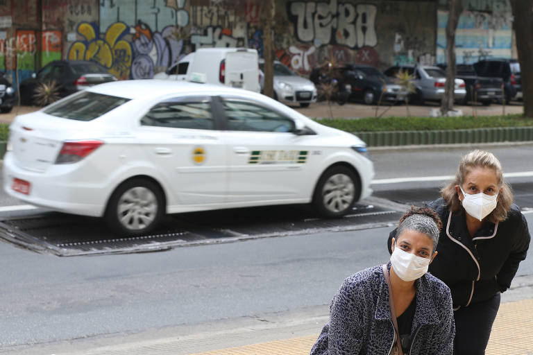 Grade metálica tira o sono dos moradores na Bela Visa