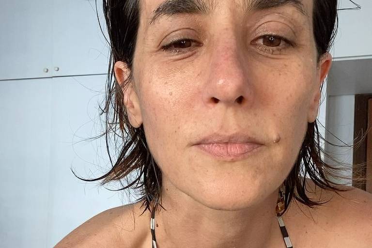 Mariana Lima desfila de biquíni no Instagram para falar sobre uso de máscara