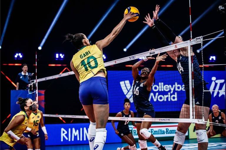 De virada, seleção feminina de vôlei perde final da Liga das Nações para EUA