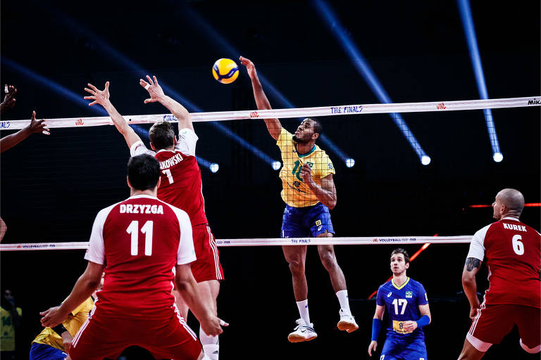 Lucarelli e Douglas brigam por medalhas no vôlei e contra preconceitos