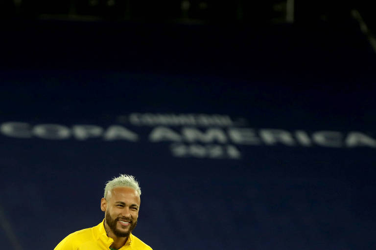 Neymar sorrindo antes de partida contra o Peru, pela Copa América