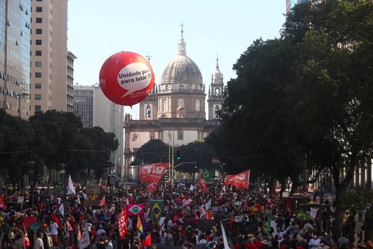Novos protestos contra Bolsonaro em meio a novo avanço da pandemia