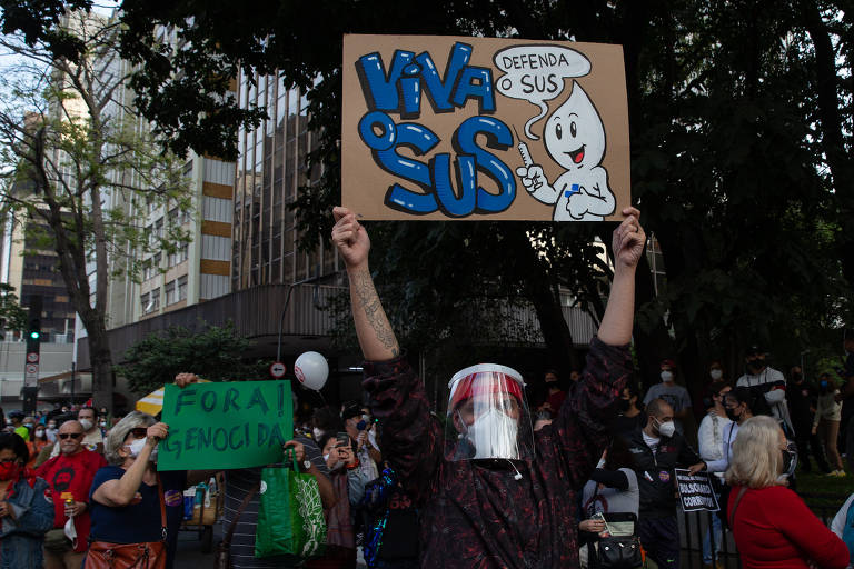 Cartazes marcam manifestações contra Bolsonaro 