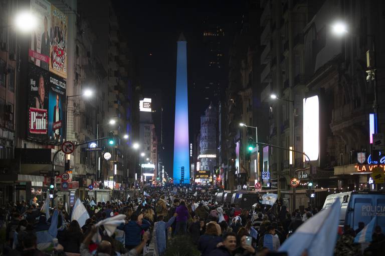 Argentinos chamam vitória sobre o Brasil de 'Maracanazo' e comemoram pela madrugada