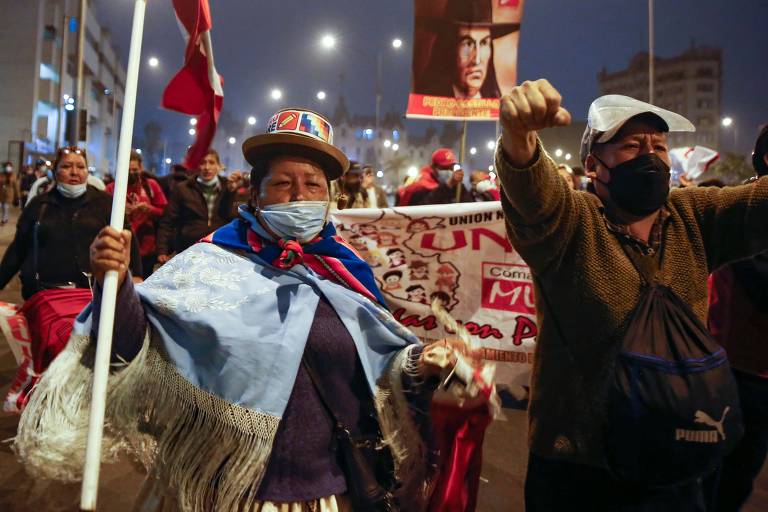 Peruanos comemoram oficialização de Pedro Castillo como presidente