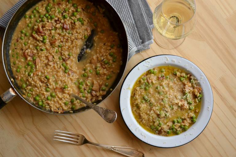 Aprenda a fazer risoto de bacon e ervilha