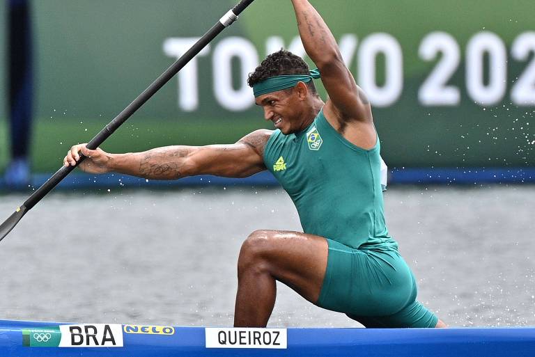 Isaquias Queiroz durante prova nas Olimpíadas de Tóquio, em que faturou a medalha de ouro no C1 1000m
