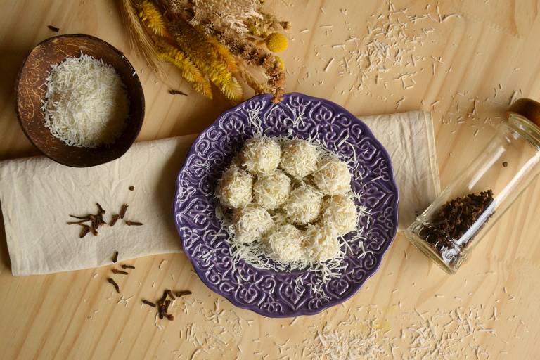 Aprenda a preparar receita diferente de beijinho de coco