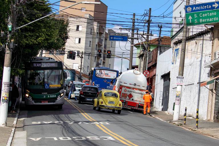 Nas favelas de SP, ruas estreitas e preconceito são desafios para a mobilidade urbana