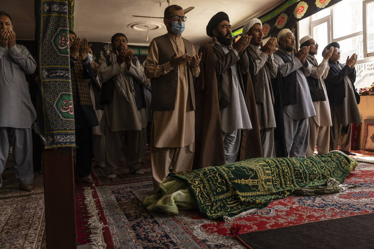 Dia seguinte a atentado no Afeganistão tem tristeza em funerais e medo em hospitais