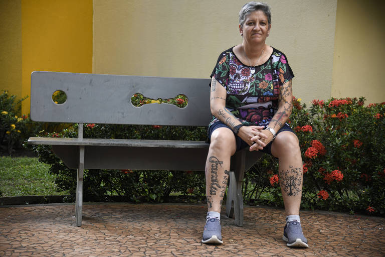 Adriana Carla, 46, em prédio no Recife; ela frequentou um dos centros que prometiam a chamada 'cura gay' 