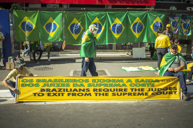 Cartazes nos protestos do 7 de Setembro de 2021