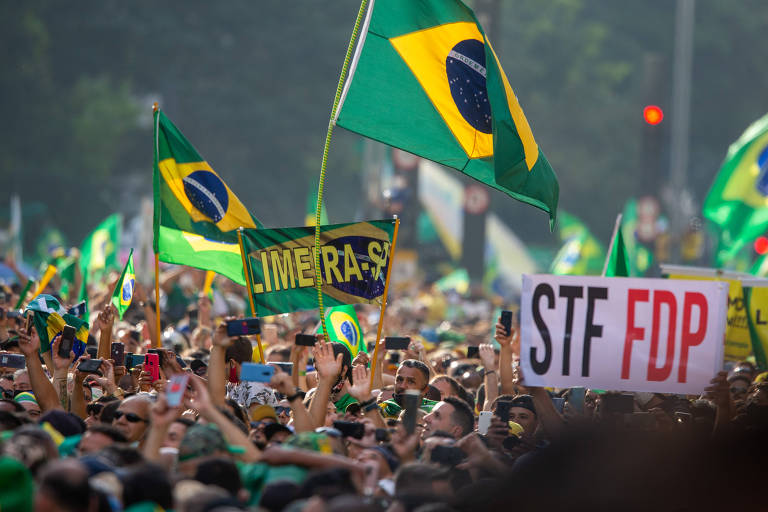 Indiferença com democracia abre espaço para autoritarismo na América Latina, diz pesquisa