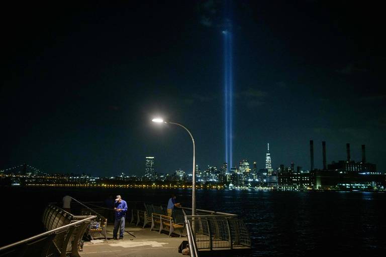Instalação artística 'Tributo em Luz', em Nova York, em homenagem às vítimas do 11 de Setembro, nos 20 anos dos atentados terroristas