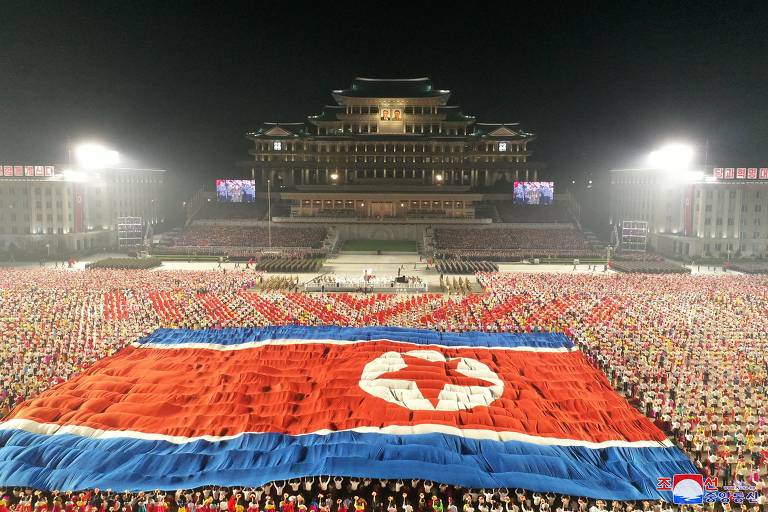 Coreia do Norte celebra 73º aniversário com desfile militar