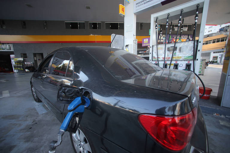 Preço do litro da gasolina já caiu R$ 0,12 em média; veja variação por estado