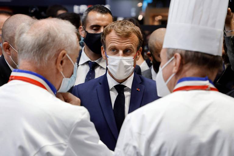 Macron é alvo de ovada durante visita a feira de gastronomia, mas ovo não quebra
