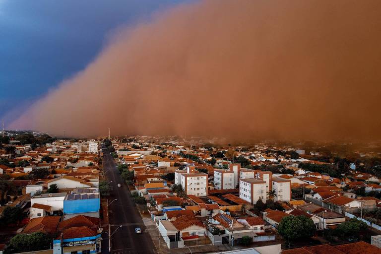 Tempestade de poeira assusta moradores do interior de SP e MG