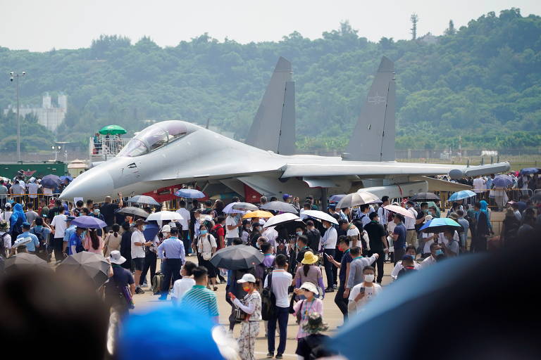 China exibe novos aviões militares