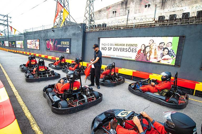 O SP Diversões oferece kart para as crianças; no espaço ainda há boliche, jogos, brinquedos nostálgicos e restaurante