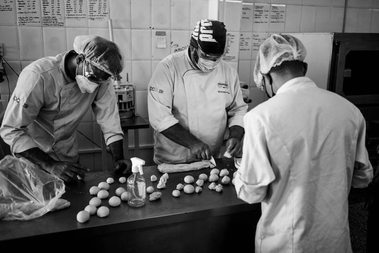 Padaria de projeto social vende pães que alimentam pessoas em situação de rua em SP