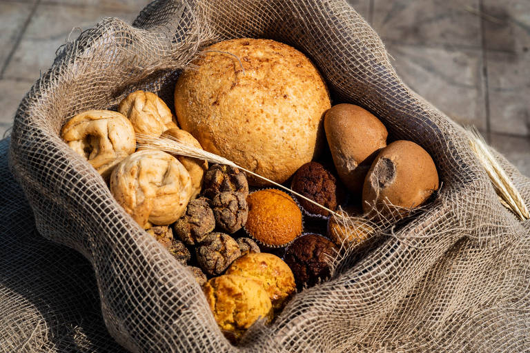 Cesta com produtos do Pão do Povo da Rua que começa a ser vendida