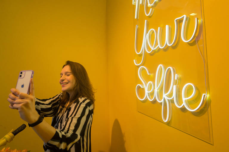 Veja fotos do Museu da Selfie, no shopping West Plaza