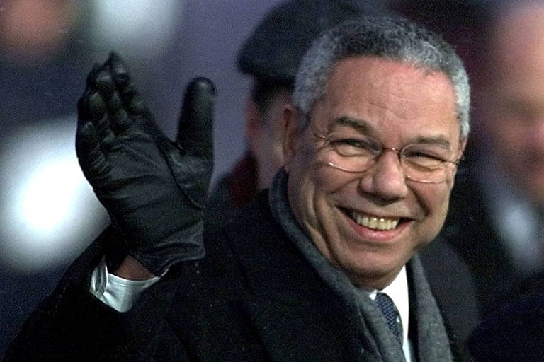 Colin Powell manteve admiração pública apesar de mancha do discurso na ONU