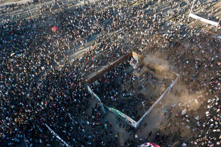 Atos no Chile marcam dois anos de megaprotestos que escancararam insatisfação popular