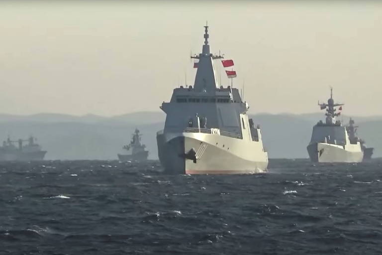 Trecho de vídeo mostra navios de guerra chineses e russos em manobra no mar do Japão