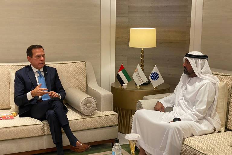 Doria conversa com Ahmed bin Said al ​Maktoum, presidente da Emirates, na Expo Dubai 2020