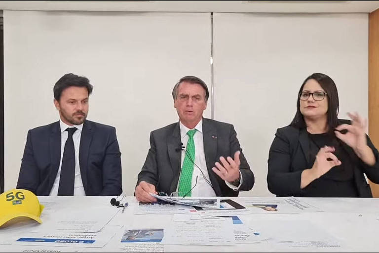 'Meio morno hoje, tô sem saco', diz Bolsonaro em live a jato após 5G, PEC e Moro