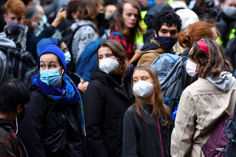 Jovens protestam em Glasgow para pedir mais ações contra a mudança climática