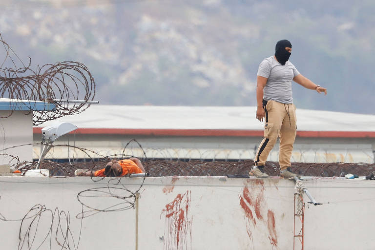 Disputa entre quadrilhas deixa 58 mortos em presídio do Equador