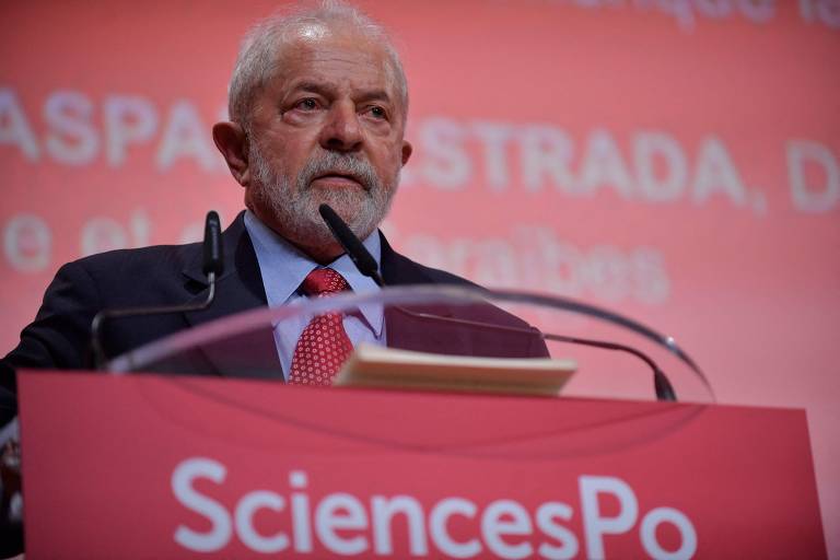 Presidente eleito, Luiz Inácio Lula da Silva (PT), discursa em evento organizado pelo Instituto de Estudos Políticos, em Paris

