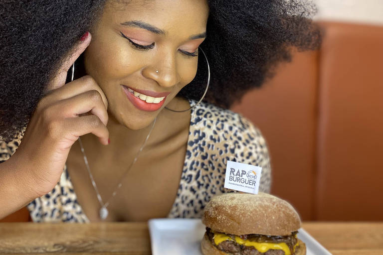 Rihanna, Djonga e Rincon Sapiência inspiram hamburgueria Rap Burguer, no Baixo Augusta