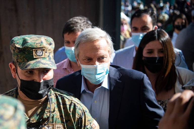 O candidato à Presidência do Chile José Antonio Kast chega a local de votação, em Santiago