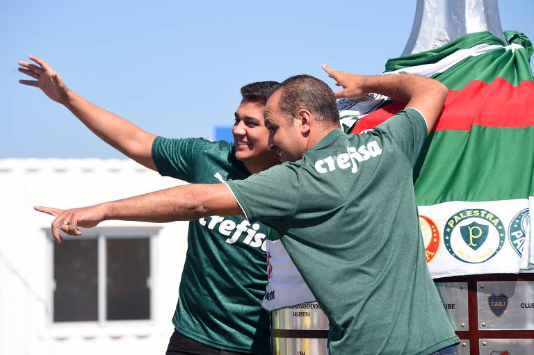 Torcedores de Flamengo e Palmeiras tomam as ruas de Montevidéu