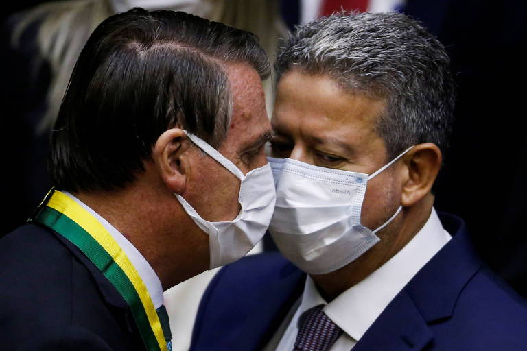 Jair Bolsonaro (PL) e Arthur Lira (PP) durante cerimônia na Câmara dos Deputados 