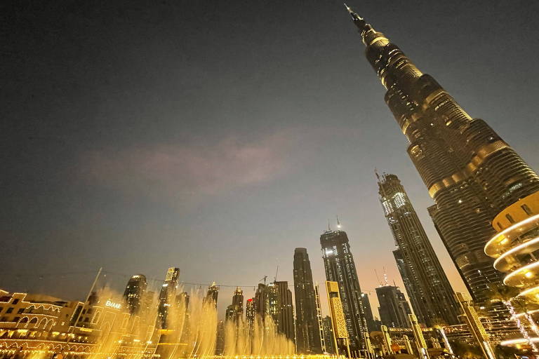 Emirados Árabes Unidos chegam aos 50 anos como potência regional